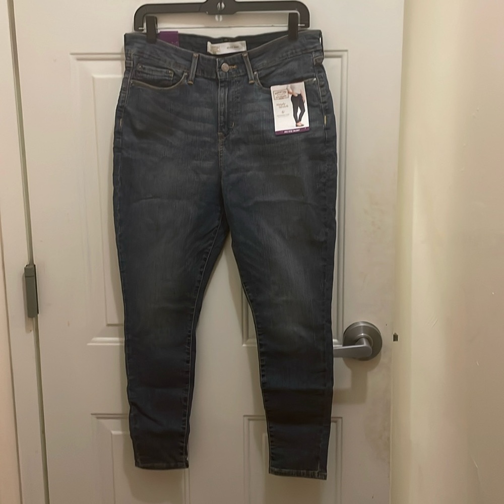 LEVI STRAUSS: Women’s Signature Size 14S mid rise skinny jeans.